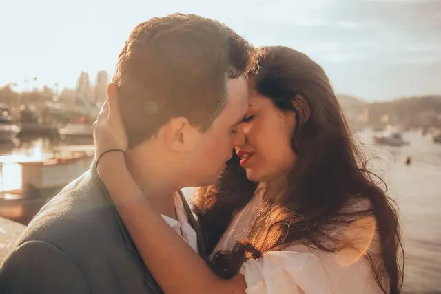 Les 10 gestes d'amour intemporels pour toucher le cœur